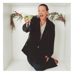 Tiffany from Appletini Photography cheers with a Appletini martini