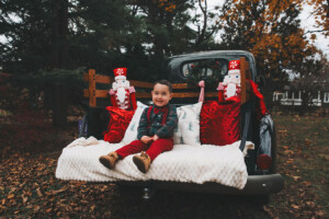 Outdoor holiday family portrait in Yardley PA