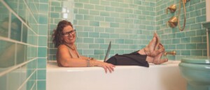 real estate agent in tub