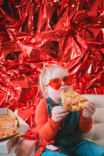 Kennedy eating pizza